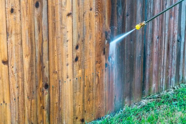 Fence Washing in Rockledge