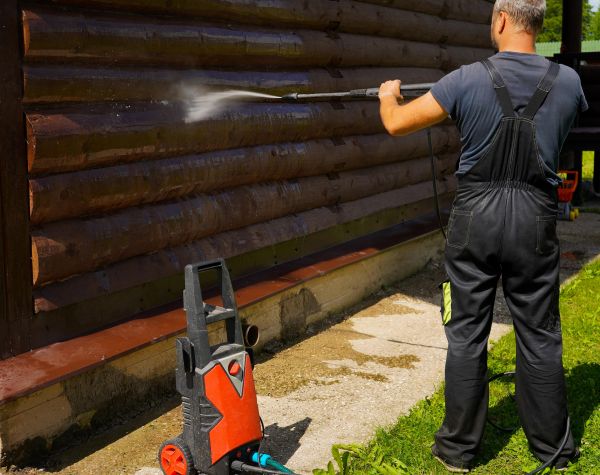 Log Home Pressure Washing in Rockledge