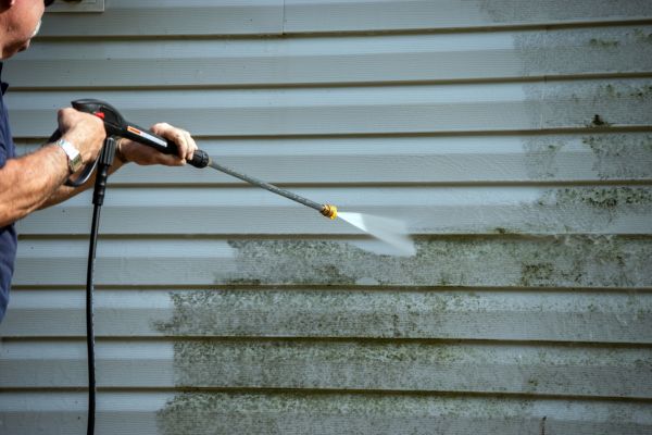 Vinyl Siding Power Washing in Rockledge